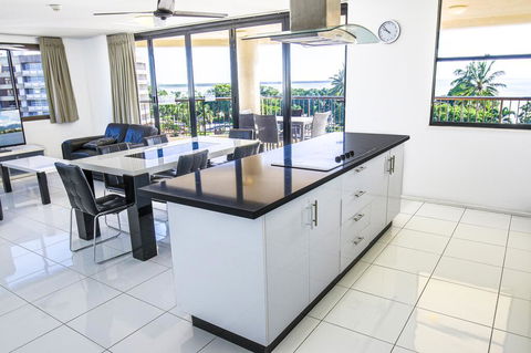 Cairns Aquarius - Accommodation Asia 2