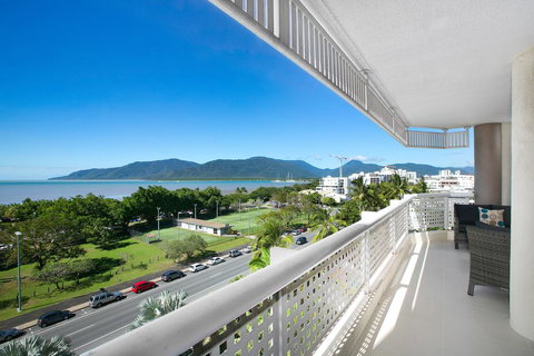 Cairns Luxury Seafront Apartment - Accommodation Asia 2