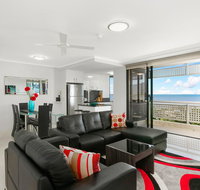 Cairns Luxury Seafront Apartment - Accommodation Asia