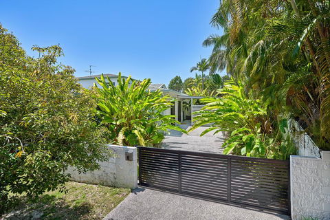 Cairns Northern Beaches Holiday Retreat - Accommodation Guide 1