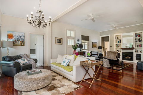 Caledonia House - Accommodation Asia 1