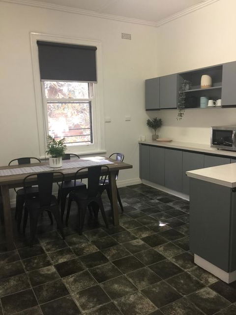 Caledonian Hotel Motel - Accommodation Asia 1