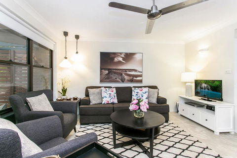 Calinda Sol 2 @ Clarkes Beach - Accommodation Guide 0