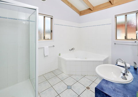 Canton Beach Holiday Park - Accommodation Asia 2