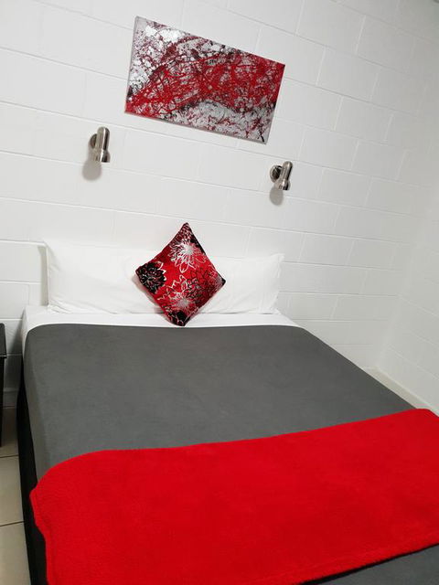 Capricorn Hotel - Accommodation Guide 1