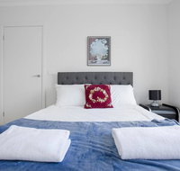 Captivating large 4BRNarre Warren - Accommodation China