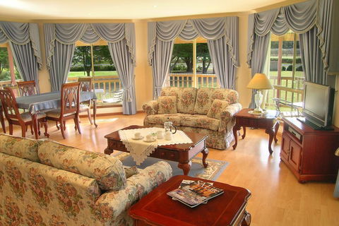 Carolynnes Cottages - Accommodation Asia 2