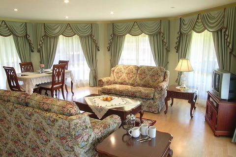Carolynnes Cottages - Accommodation Asia 3