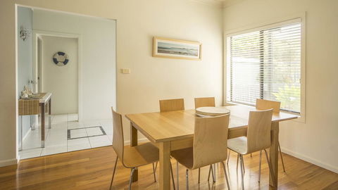 Carroll Ave 76 - Accommodation Guide 0