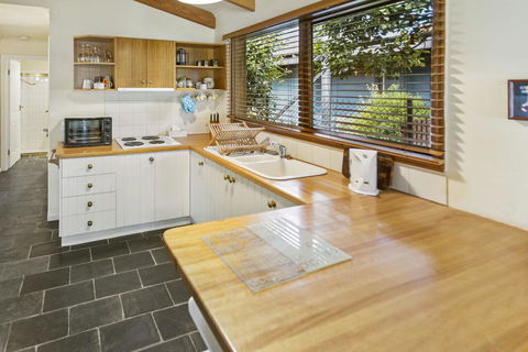 Cedar Cottage - Close To Water And Pet Friendly - Accommodation Asia 0