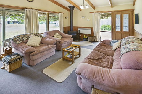 Cedar Cottage - Close To Water And Pet Friendly - Accommodation Asia 3