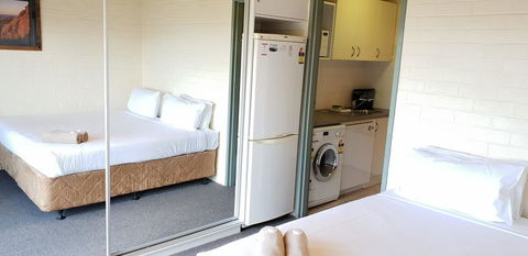 Cedarwood Apartments - Accommodation Asia 3