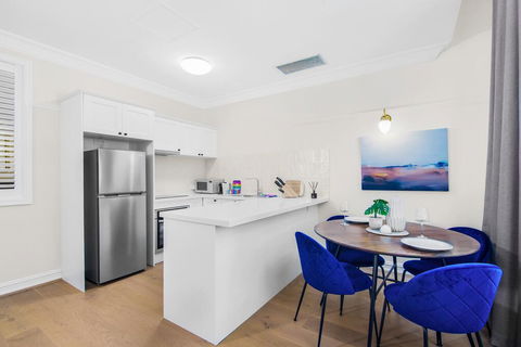Central Apartment With Spacious Living And Dining - Accommodation Guide 3