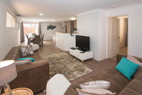Central Townhouse Margaret River - Accommodation Asia 2