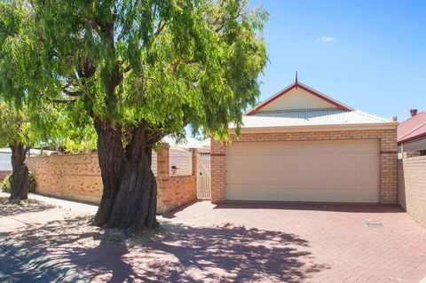 Central Townhouse Margaret River - Accommodation Asia 1