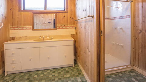 Centre Street 10 Lake Tabourie - Accommodation Guide 3