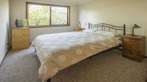 Centre Street 10 Lake Tabourie - Accommodation Guide 2