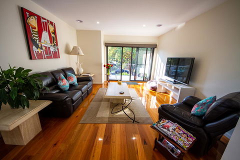 Champagne Stays Apartment - Accommodation Asia 1