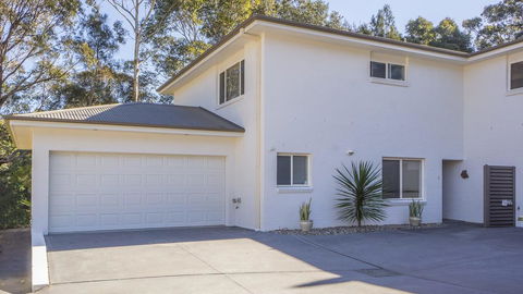 Championship Golf Course On Your Back Door - Accommodation Guide 1