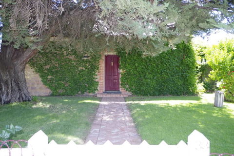 Charlottes Cottage - Accommodation Asia 0