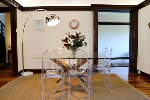 Charming & Cosy Home With City Views - Accommodation Guide 2