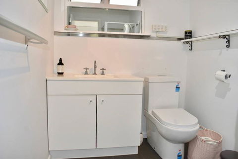 Charming 1 Bedroom Apartment In Leafy Green Hawthorn - Accommodation Guide 0