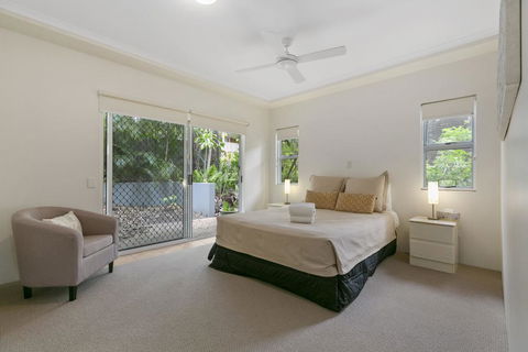 Charming Noosa Heads Apartment, Laguna Bay Views - Unit 6 Taralla 18 Edgar Bennett Avenue - Accommodation Asia 1