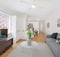 Charming parkside apartment in quiet area - Accommodation Guide