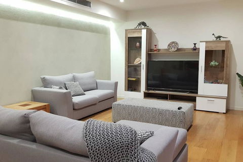 CHELSEA Family Home Close To Beach & Shops - Accommodation Asia 0