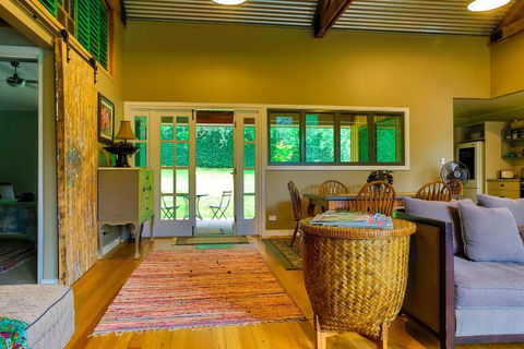 Chevys Rest - Accommodation Asia 1