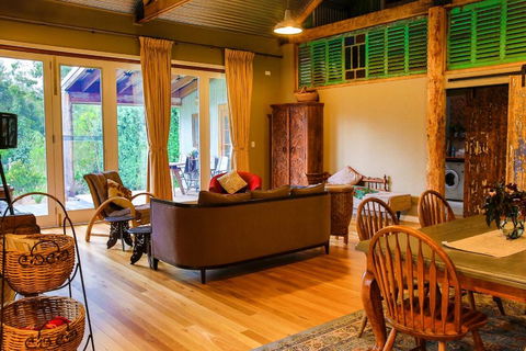 Chevys Rest - Accommodation Asia 2