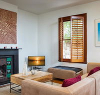 Chic Two-storey Cottage with Darling Harbour Views - Accommodation Asia