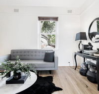 Chic Woollahra Pied--Terre with Parking - Accommodation Asia