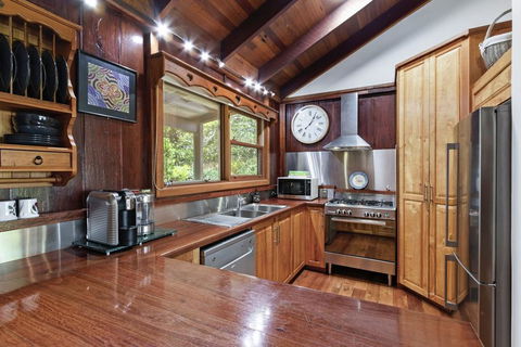 CHRISTOPHERS COTTAGE - Accommodation Asia 3
