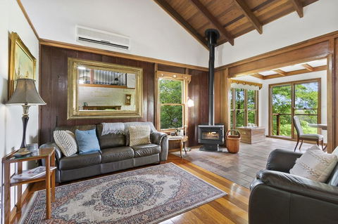 CHRISTOPHERS COTTAGE - Accommodation Asia 1