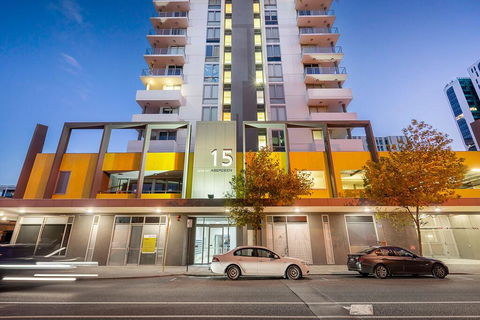 City Rest With Views - High Up Sleeps 4 + Parking - Accommodation Asia 3