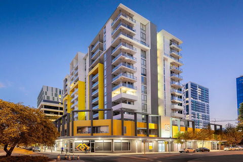 City Rest With Views - High Up Sleeps 4 + Parking - Accommodation Asia 1