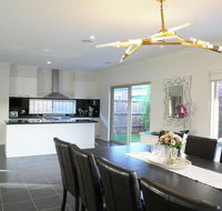 Classic 6BRM Villa in Melbourne - Accommodation Guide