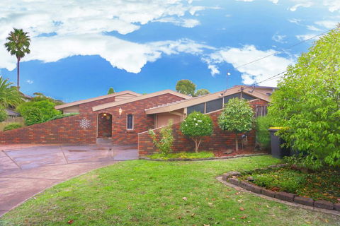Classic Double Brick Garden House - Accommodation Asia 0