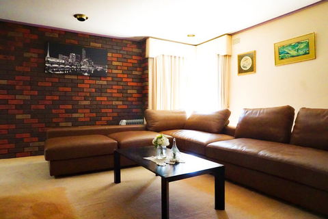 Classic Double Brick Garden House - Accommodation Asia 3