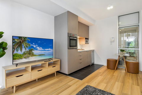 Clean Modern Apartment 15 Mins From City On Tram - Accommodation Guide 1