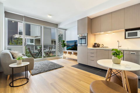 Clean Modern Apartment 15 Mins From City On Tram - Accommodation Guide 0