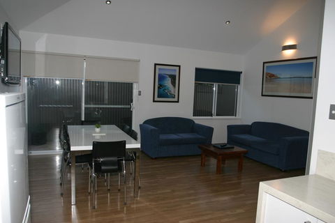 Clearwater Motel Apartments - Accommodation Asia 3
