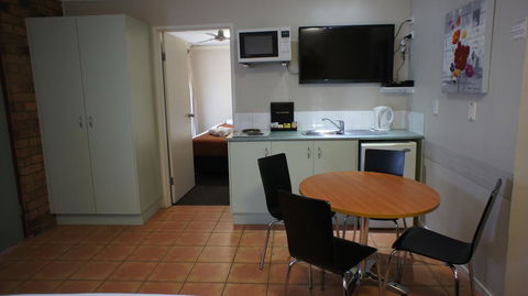 Cleveland Motor Inn - Accommodation Guide 1
