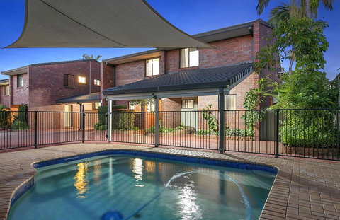 Cleveland Visitor Villas Motel - Accommodation Asia 0