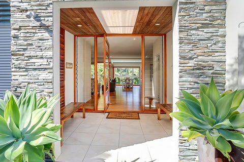 Coast Along - Accommodation Asia 0
