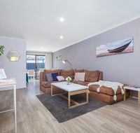 Coastal convenience Walk to the shops  cafes... - Accommodation Asia