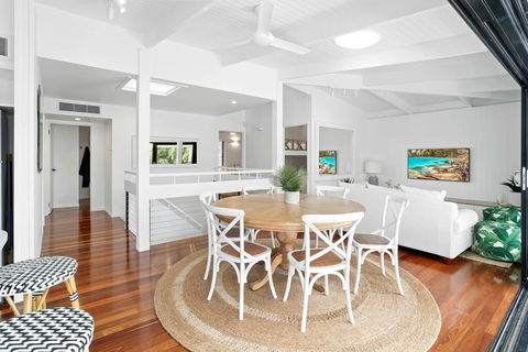 Coastal Luxe In Little Cove, Noosa Heads - Accommodation Asia 3