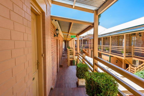 Cobb & Co Court Boutique Hotel - Accommodation Guide 1