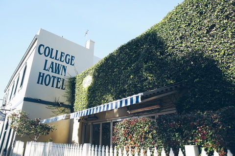 College Lawn Hotel - Accommodation Guide 1